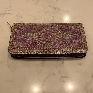 Woman’s zippered wallet 8” x 4”